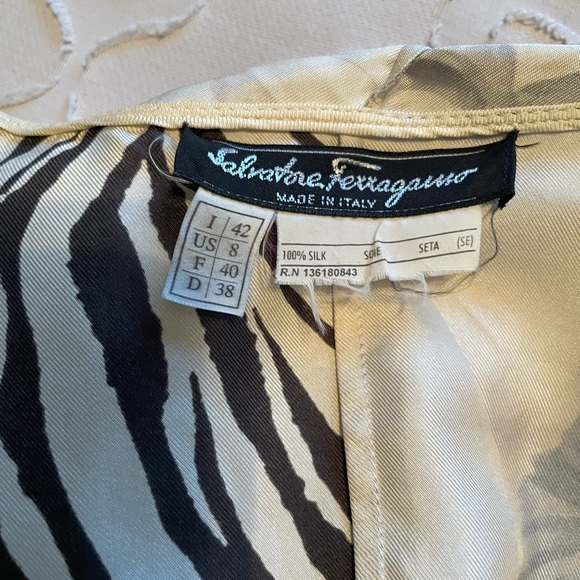 Savatore Ferragamo vintage from the archives silk blouse , S 6/ 42 worn once . - Picture 4 of 13